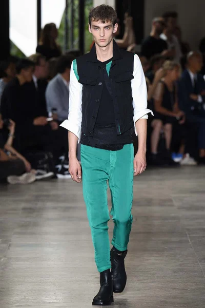 Look 13